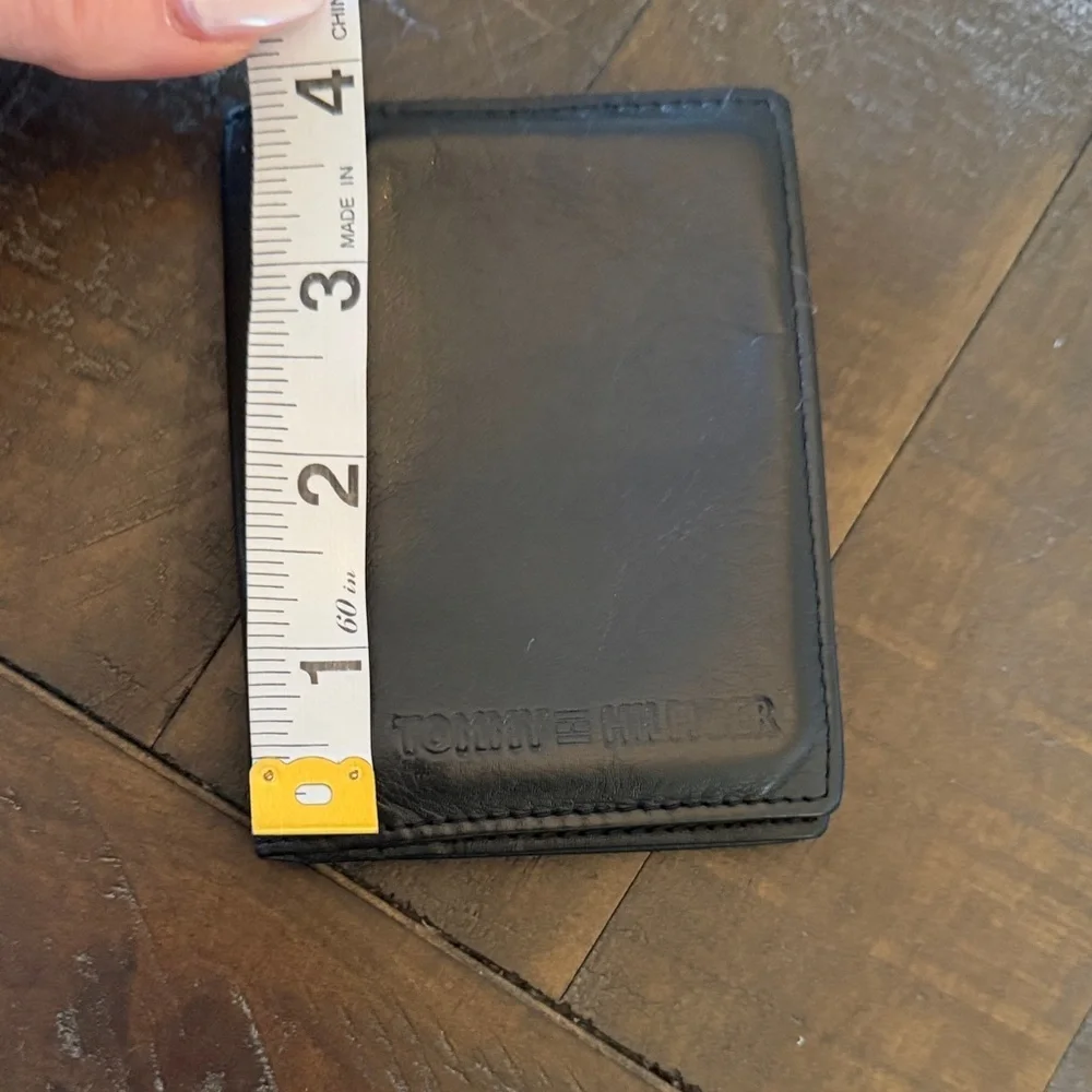 Tommy Hilfiger Sleek Black Card Holder
